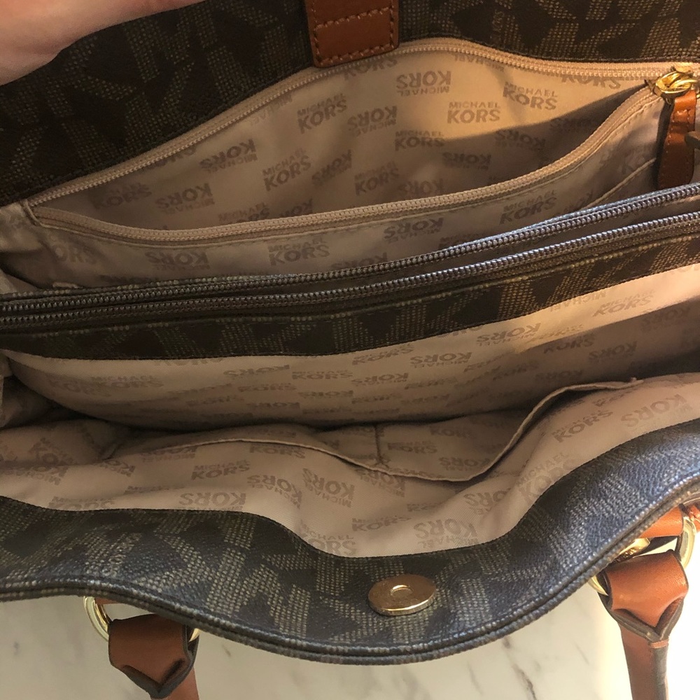 Michael Kors large signature print handbag - Picture 3 of 4